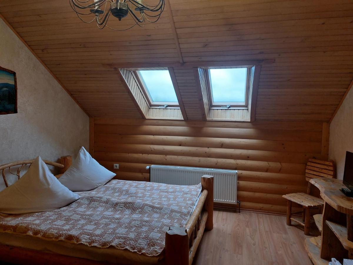 Hotel Pyate Koleso à Lazeshchyna Extérieur photo