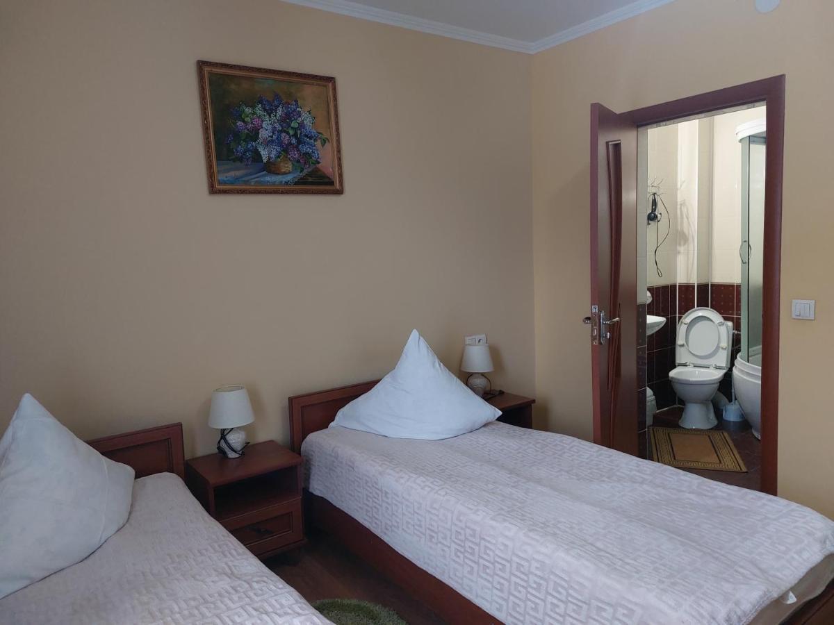 Hotel Pyate Koleso à Lazeshchyna Extérieur photo