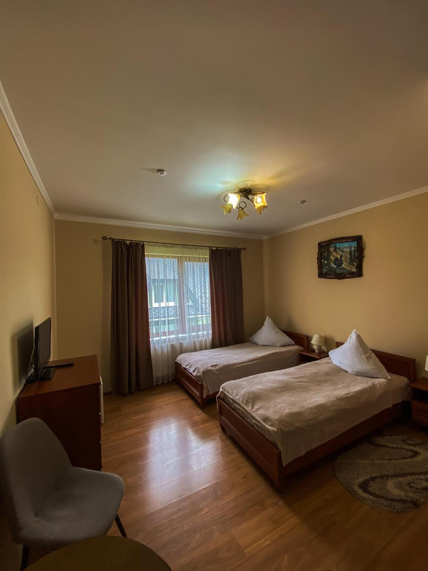 Hotel Pyate Koleso à Lazeshchyna Extérieur photo