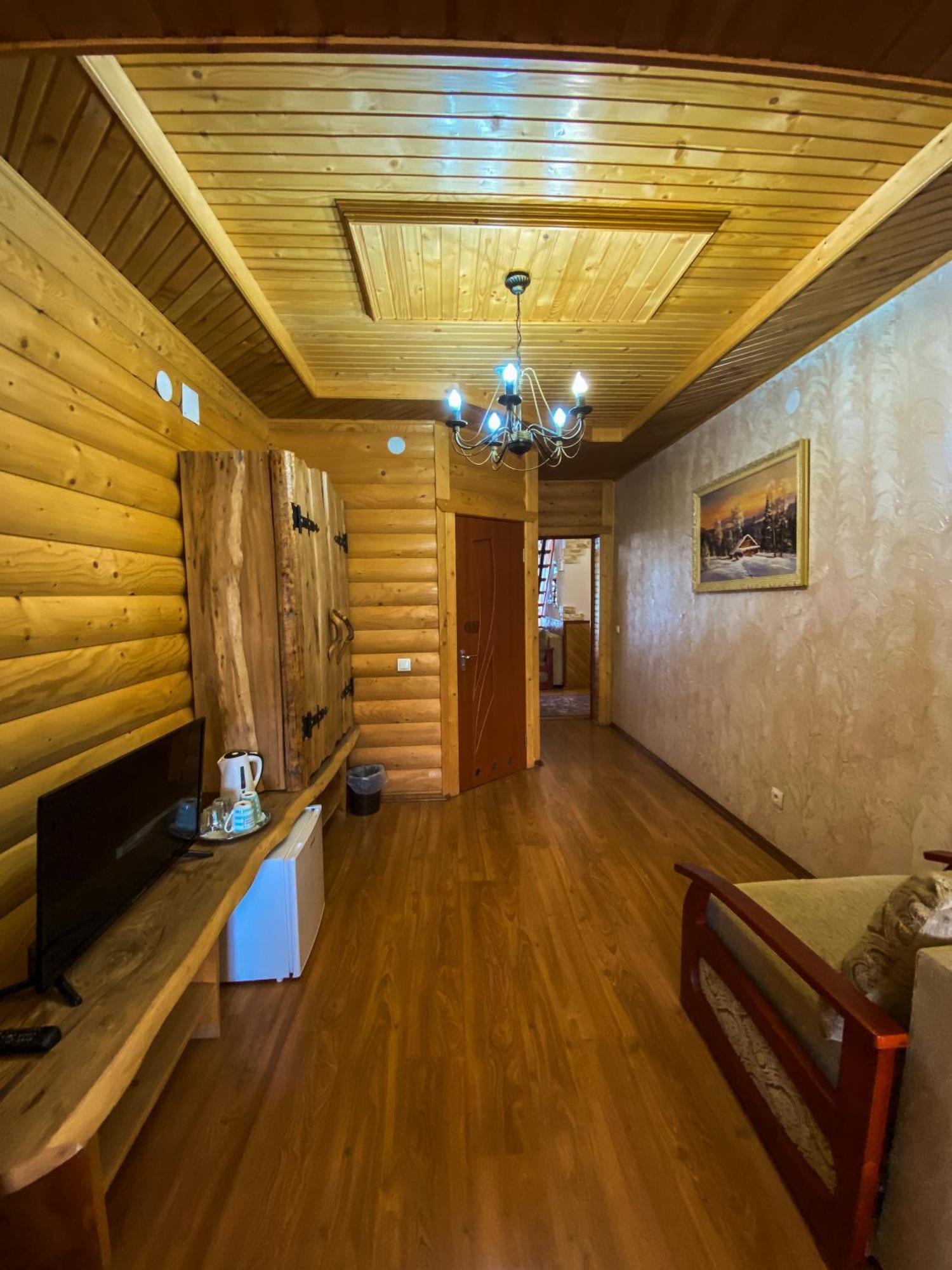 Hotel Pyate Koleso à Lazeshchyna Extérieur photo