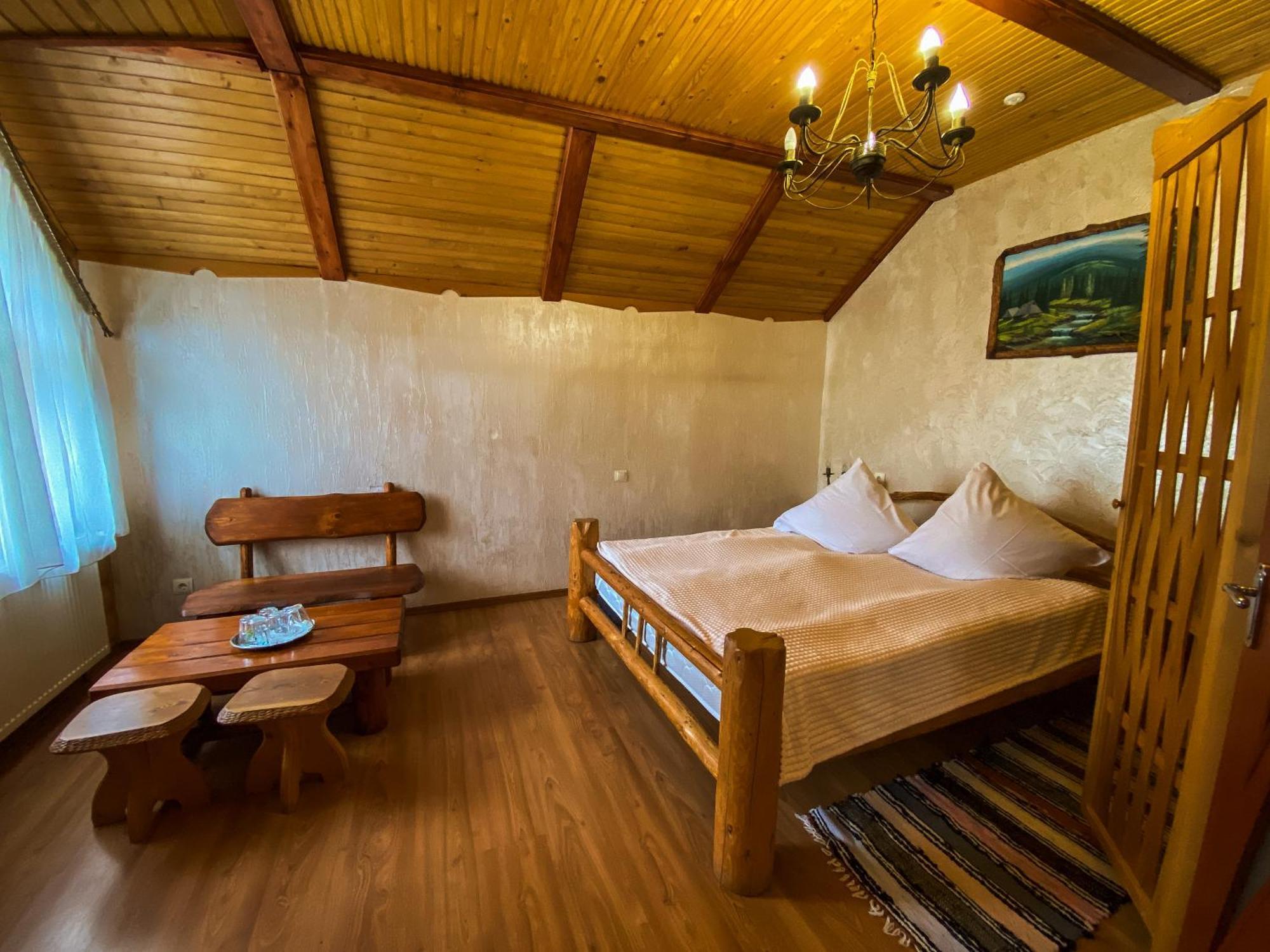 Hotel Pyate Koleso à Lazeshchyna Extérieur photo