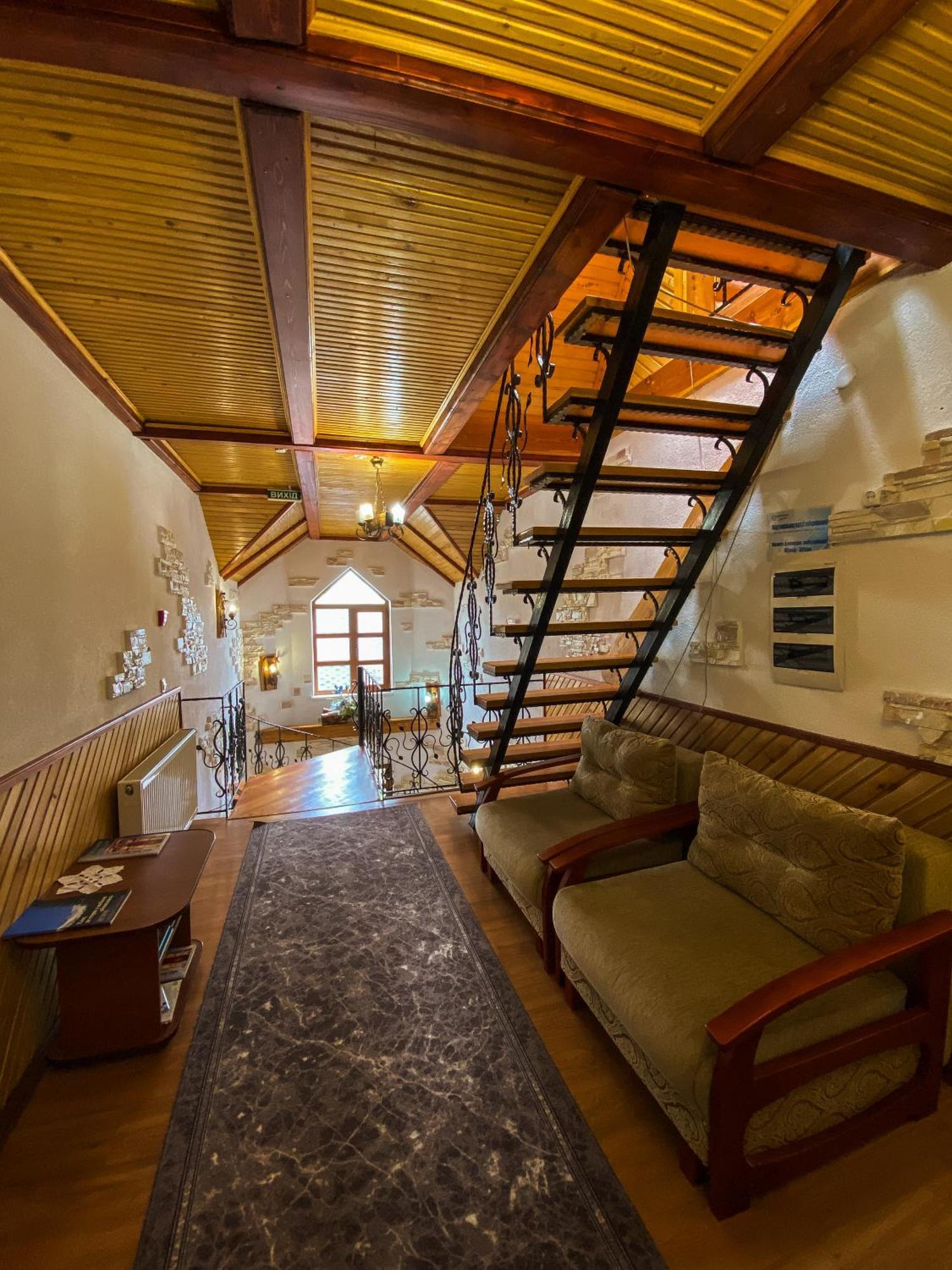Hotel Pyate Koleso à Lazeshchyna Extérieur photo