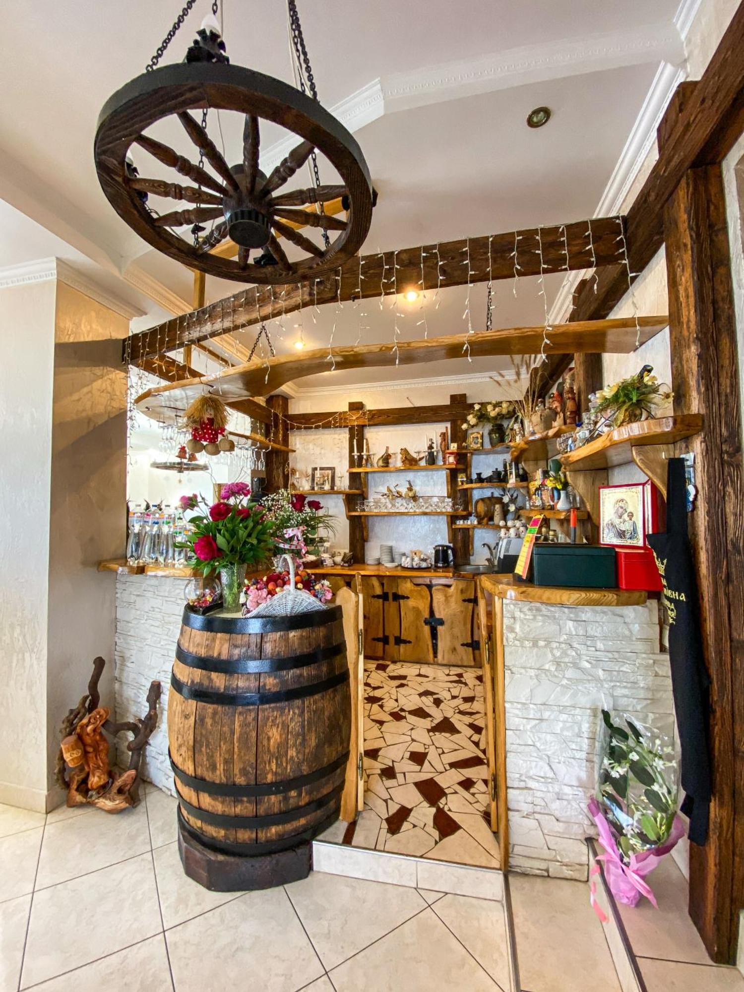 Hotel Pyate Koleso à Lazeshchyna Extérieur photo